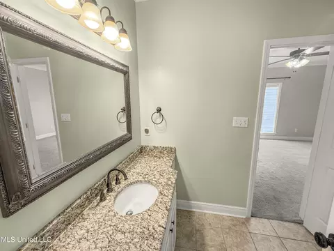 Bath - 1122 Lakeview Dr, Summit, MS 39666 photo 5 of 7