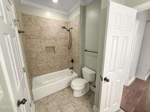 Bath - 1122 Lakeview Dr, Summit, MS 39666 photo 6 of 7