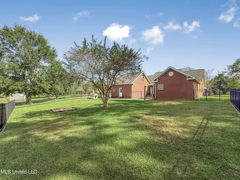 Exterior - 1122 Lakeview Dr, Summit, MS 39666 photo 12 of 21