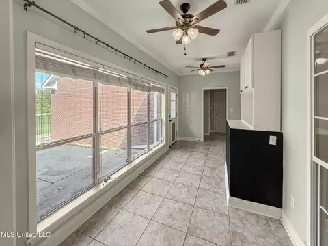 Entry Way - 1122 Lakeview Dr, Summit, MS 39666 photo 4 of 4