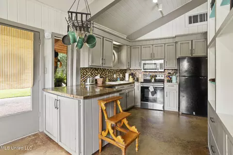 Kitchen - 111 Arrowhead Trl, Brandon, MS 39047 photo 1 of 6