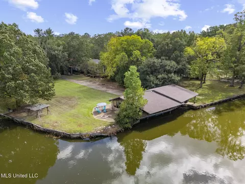 Exterior - 111 Arrowhead Trl, Brandon, MS 39047 photo 4 of 21