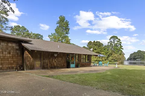 Exterior - 111 Arrowhead Trl, Brandon, MS 39047 photo 7 of 21