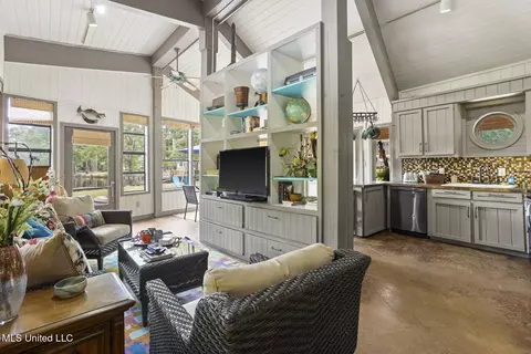 Living - 111 Arrowhead Trl, Brandon, MS 39047 photo 2 of 8