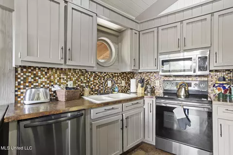 Kitchen - 111 Arrowhead Trl, Brandon, MS 39047 photo 4 of 6