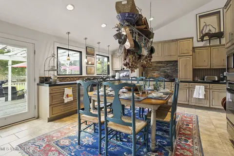 Dining - 111 Arrowhead Trl, Brandon, MS 39047 photo 6 of 6
