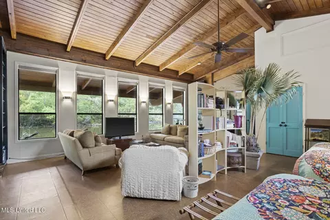 Living - 111 Arrowhead Trl, Brandon, MS 39047 photo 4 of 8