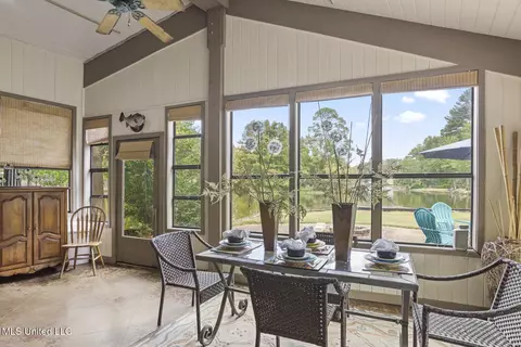Dining - 111 Arrowhead Trl, Brandon, MS 39047 photo 1 of 5