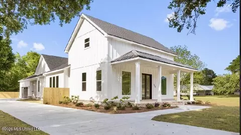 7308 Fountainbleau Rd, Ocean Springs, MS 39564