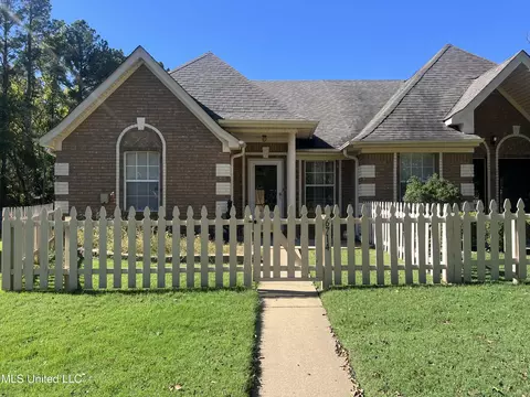 6714 Beaumont Cir, Southaven, MS 38671