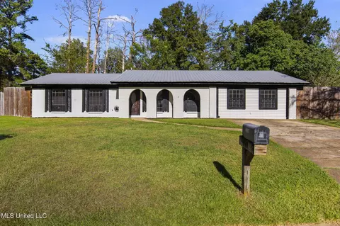 3338 Lanell Ln, Pearl, MS 39208