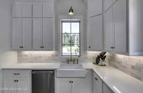 Kitchen - 620 Big Valley Loop, Flowood, MS 39232 photo 6 of 7