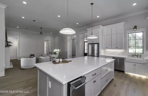 Kitchen - 620 Big Valley Loop, Flowood, MS 39232 photo 5 of 7