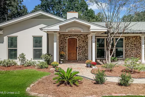 2604 Evergreen Ln, Biloxi, MS 39531