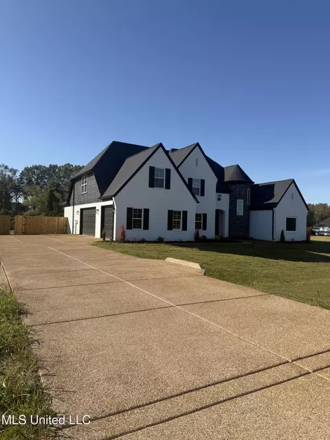 1229 S Pebble Cv, Byhalia, MS 38611