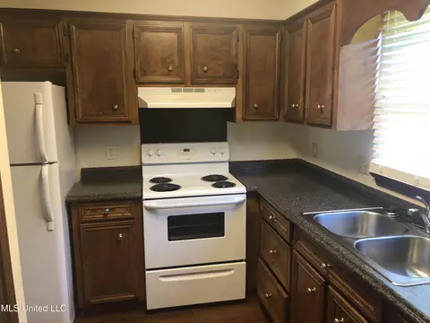 Kitchen - 42 Northtown Rd #AB, Jackson, MS 39211 photo 1 of 2