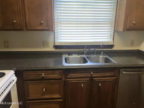 Kitchen - 42 Northtown Rd #AB, Jackson, MS 39211 photo 2 of 2