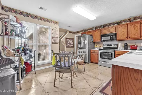 Kitchen - 7464 Ally Cv, Walls, MS 38680 photo 2 of 2
