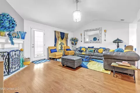 Living - 7464 Ally Cv, Walls, MS 38680 photo 2 of 2