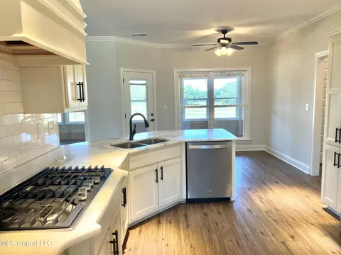 Kitchen - 4348 Ms-305, Hernando, MS 38632 photo 2 of 2