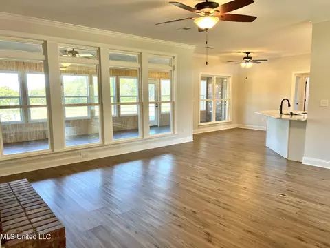 Living - 4348 Ms-305, Hernando, MS 38632 photo 2 of 6