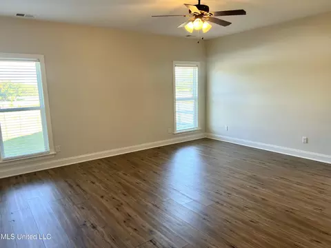 Living - 4348 Ms-305, Hernando, MS 38632 photo 3 of 6