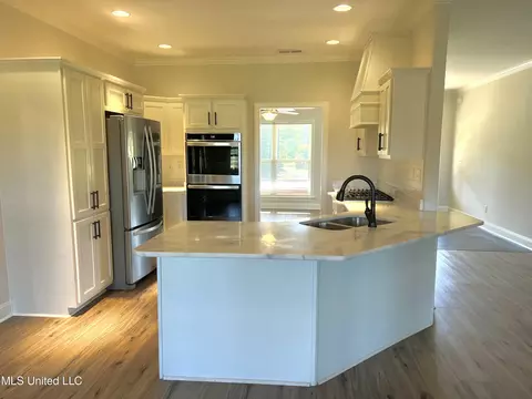 Kitchen - 4348 Ms-305, Hernando, MS 38632 photo 1 of 2