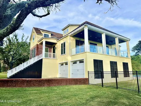 1304 Ladnier Rd, Gautier, MS 39553