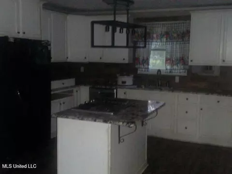 Kitchen - 421 Highway 354, Walnut, MS 38683 photo 1 of 1