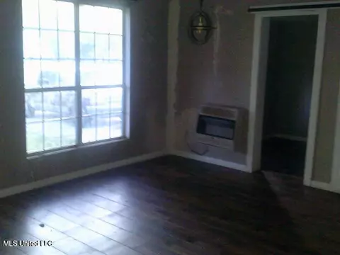 Living - 421 Highway 354, Walnut, MS 38683 photo 2 of 2