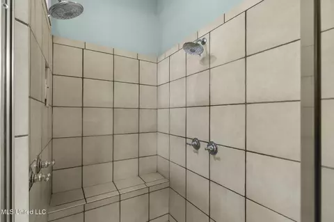 Bath - 176 Northshore Blvd, Madison, MS 39110 photo 4 of 6