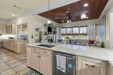 Kitchen - 176 Northshore Blvd, Madison, MS 39110 photo 5 of 6