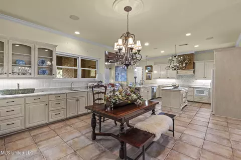 Kitchen - 176 Northshore Blvd, Madison, MS 39110 photo 2 of 6