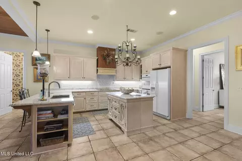 Kitchen - 176 Northshore Blvd, Madison, MS 39110 photo 3 of 6