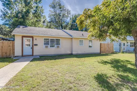 1775 Vaughn St, Biloxi, MS 39531