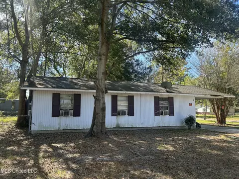 8 Linda Ln, Long Beach, MS 39560