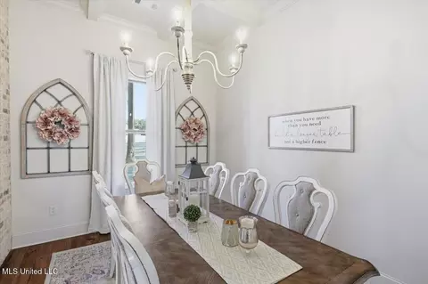 Dining - 202 Lost Oak Ln, Brandon, MS 39047 photo 3 of 4