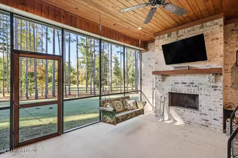 Exterior - 202 Lost Oak Ln, Brandon, MS 39047 photo 9 of 16