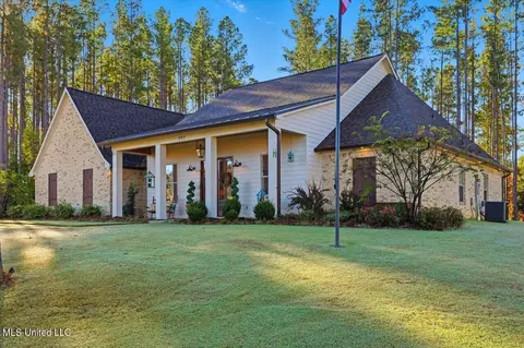 Exterior - 202 Lost Oak Ln, Brandon, MS 39047 photo 2 of 16