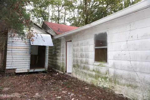 Exterior - 1392 Old Lake Rd, Brandon, MS 39042 photo 3 of 6