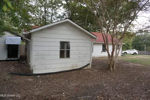 Exterior - 1392 Old Lake Rd, Brandon, MS 39042 photo 5 of 6