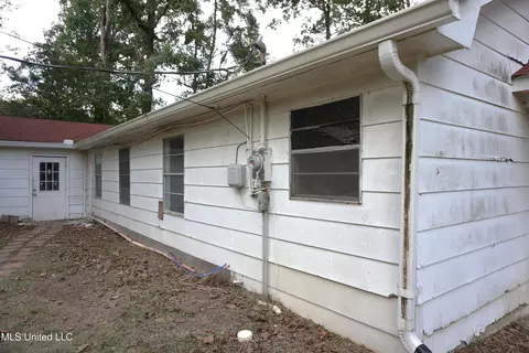 Exterior - 1392 Old Lake Rd, Brandon, MS 39042 photo 2 of 6