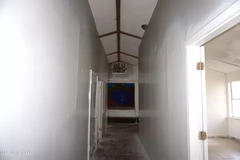 Entry Way - 1392 Old Lake Rd, Brandon, MS 39042 photo 1 of 1