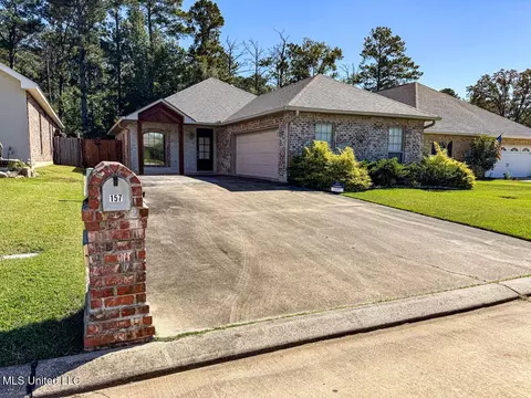 157 Lakeland Dr, Pineville, LA 71360