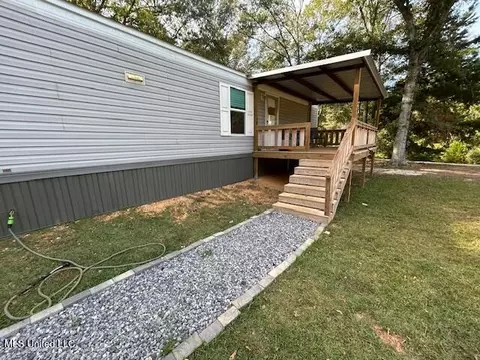 Exterior - 1044 Summer Oak Ln, Summit, MS 39666 photo 5 of 13