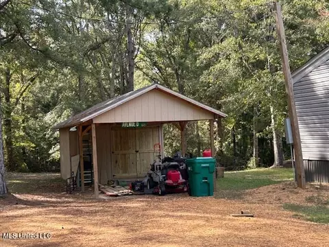 Exterior - 1044 Summer Oak Ln, Summit, MS 39666 photo 1 of 13