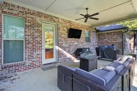 Exterior - 100 Tracier Crst, Clinton, MS 39056 photo 3 of 4