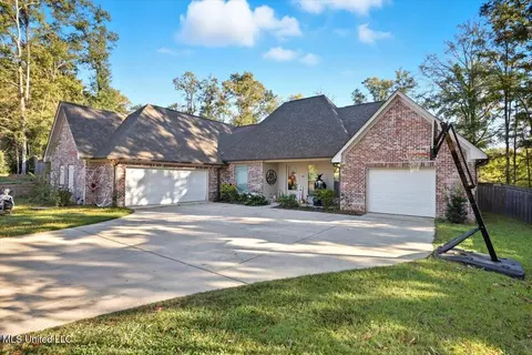 Exterior - 100 Tracier Crst, Clinton, MS 39056 photo 2 of 4