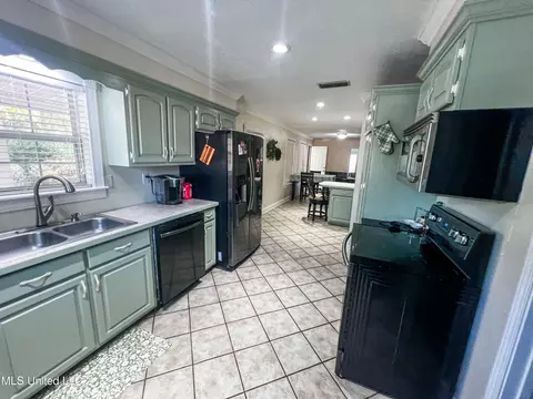 Kitchen - 2147 Central Firetower Rd, Lucedale, MS 39452 photo 5 of 7