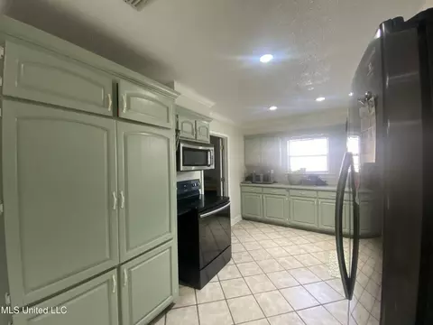 Kitchen - 2147 Central Firetower Rd, Lucedale, MS 39452 photo 7 of 7